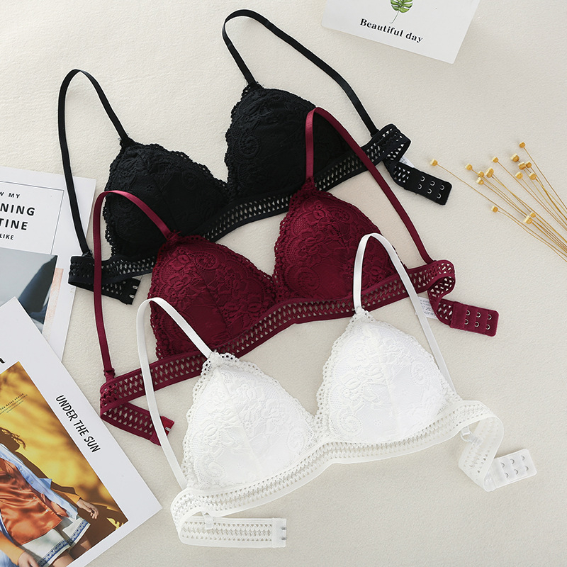 Deep V Lace Bra - Apparel Product Designed For Undergarment Wear And Daily Comfort Routine - Free Size (Random Color)